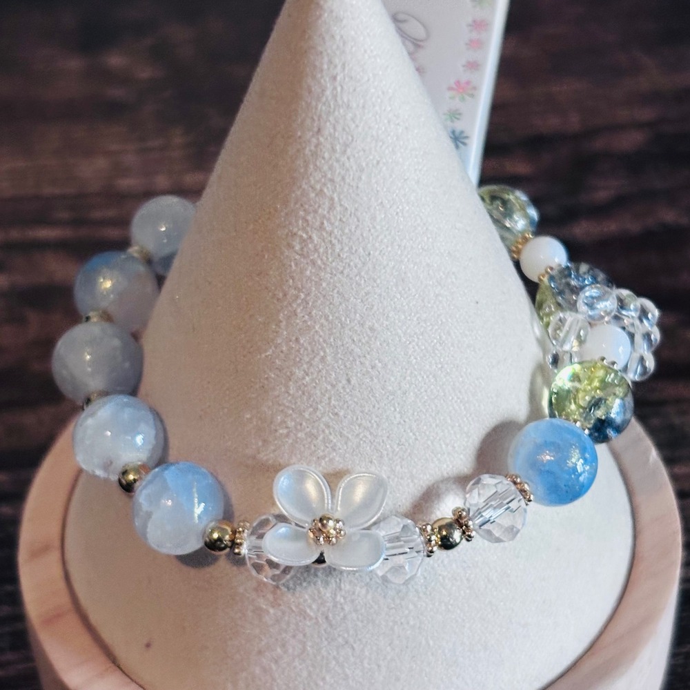 Blue Crackle Bead Flower Stretch Bracelet Gold Tone Accents